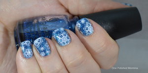 http://onepolishedmomma.blogspot.com/2014/12/snowflakes-and-afeeling-twinkly.html