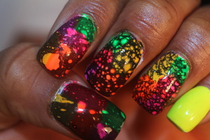 Spotted nails was created using the same technique as water marbling.