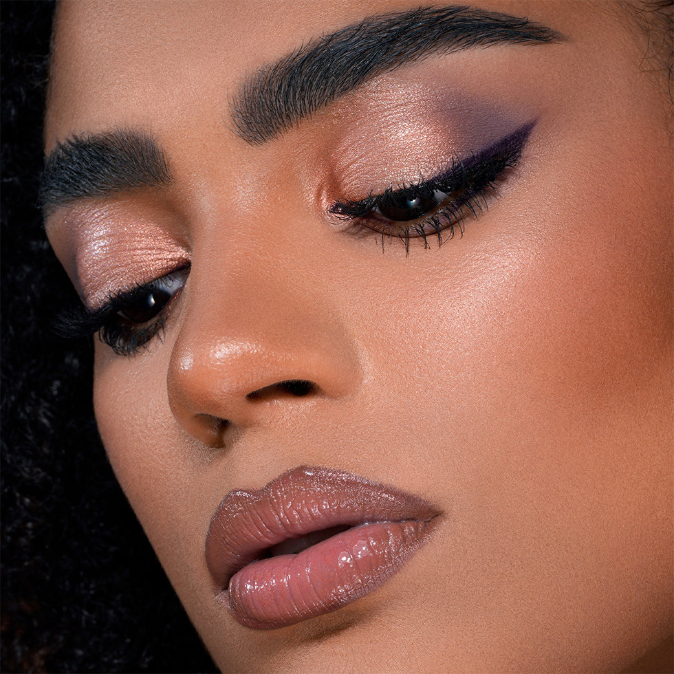 Natasha Denona model wearing the Mini Starlette Palette