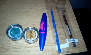Pictured above is two maybelline 24hr colour tattoos in “20-Turquoise Forever” and “75-24K Gold”. H&M eyeliner pencil in “Electric Blue” and an H&M eyebrow pencil in dark brown. And the mascara is the Maybelline Rocket volume express in black.