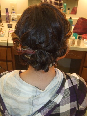 Bridesmaid hair I did for my friend's wedding.
Looks curls in a bun.