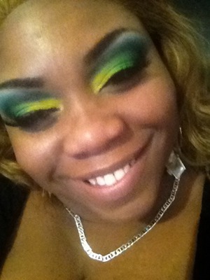 Just got this yellow eyeshadow in Mellow from nyx couldn't wait to try it out.