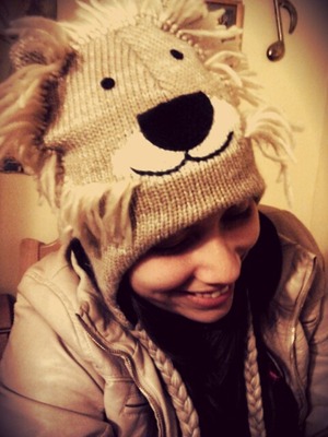 Happy with my new hat that my boyfriend gave me. Lion Design. Winter in Chile.