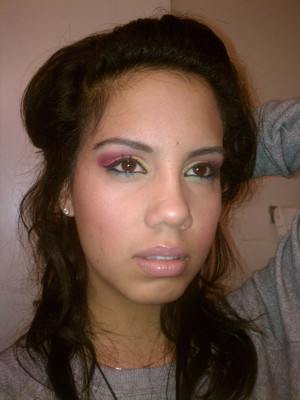 slowing learning, not great but soon i'll get better at doing eye makeup :)....not bad i might say