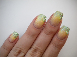 http://​missbeautyaddict.blogspot.c​om/2012/03/​31-day-challenge-gradient-n​ails.html