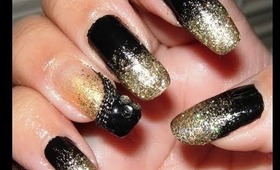 Easy Black and Gold Glitter Nails for New Years Eve!!!