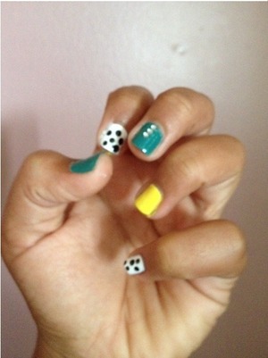 This is my own version of a nail art I found