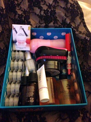 2013 Summer Vacation - Tenerife, Spain

This was one of my Glossybox's and I gathered some of the products I had received from previous boxes to make one "vacation box". It included some Moroccan Argan Oil for my hair, foundation samples, perfume samples etc. I thought it would be a good way to use all the products.


What do you girls normally do with your Glossybox subscriptions?