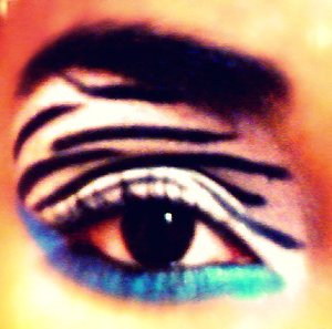zebra eyeshadoww & turquoisee linerr under lashlinee.