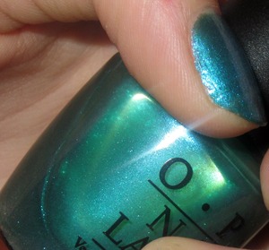 OPI Nail Lacquer  in Austin-tatious Turquoise 
It actually has sometimes purple reflets too, tried to shot it, but seems impossible, sorry! 
