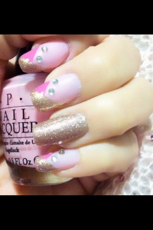 OPI "You glitter be good to me"
OPI "I think in pink"
Seche Vit Top Coat, my favorite!