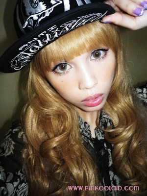 Decided to try something different with my look and opted for the hiphop/b-gyaru style. More on my blog