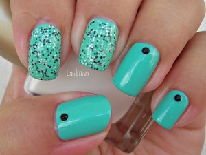 China Glaze - For Audrey
Hard Candy - Gummy Green