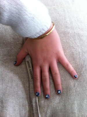 Snowflakes on nails.