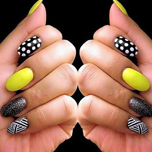 Having mix and match nails looks very trendy and superb.
@ http://www.stylecraze.com/articles/8-simple-nail-art-designs/
