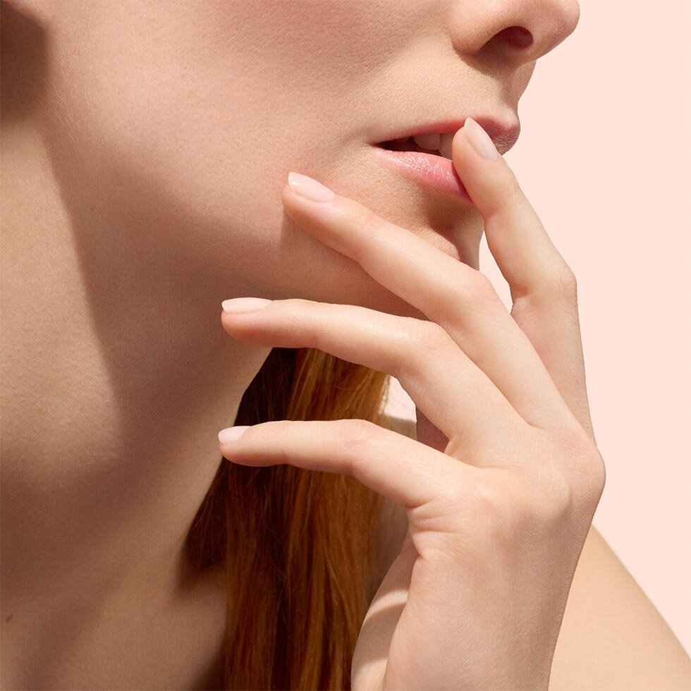 Model wearing the Manucurist Active Smooth shade in 00