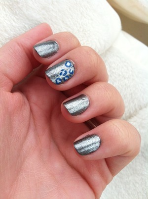 Base: Color mates- Disco Fever
Animal print: Sally Hansen nail art pens in pearly white and blue