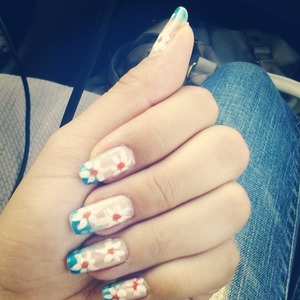 french tip with daisies
