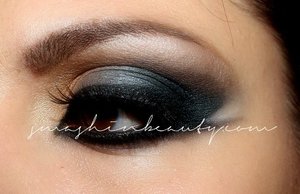 for more details: 
http://smashinbeauty.com/arabic-eye-makeup/
