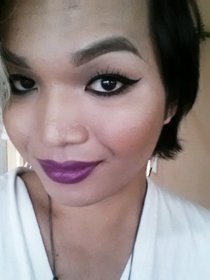 A dramatic winged liner & purple lipstick. Need I say more?