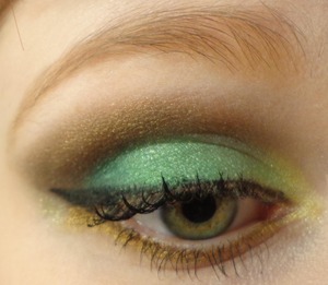 For St. Paddy's Day. 

Glamour Doll Eyes Shadows used: 
Going Green, Inspired, Fiji Mermaid, Obscure, Bare Naked 