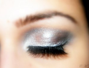 
Urban decay eyeshadow primer.
Nyx jumbo eyeshadow pencil in Cottage cheese.
42 Color Double Stack Shimmer Shadow & Blush the grey colours (Coastal Scents)
Cover girl black khol pencil
Mascara any kind I used Covergirl
and fake lashes :D enjoy!



Mac pai