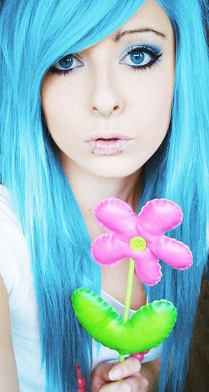 Also not mine, but i really want this hair colour and i think her makeup looks good.