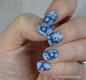 http://onepolishedmomma.blogspot.com/2014/12/snowflakes-and-afeeling-twinkly.html
