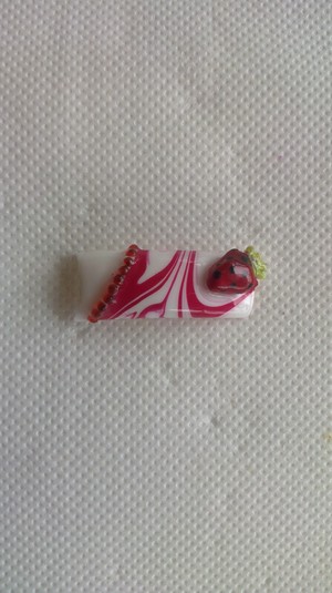 "Strawberries and Cream ;)"
Acrylic tip, red/white marbling, acrylic sculpted strawberry with freehand polish, diamantés.