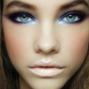 eyeshadow for blue eyes and dark hair