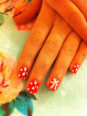 Red glitter nails with polka dots, bows and Minnie's 
