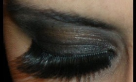 One eyeshadow gradiated effect