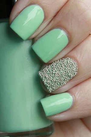 Have some pretty nails in a very easy way! 