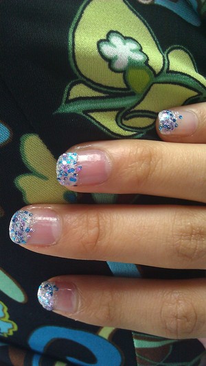 Sparkly French Tip. Check out my blog for the list of products I used !