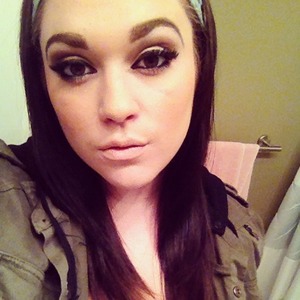 This is me just being cool in m boyfriends bathroom. Im really into headbands right now...

http://www.facebook.com/lowranmariemakeup