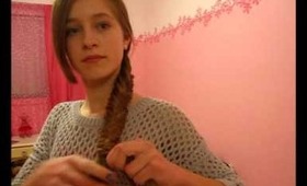 Hair Tutorial: How to Fishtail