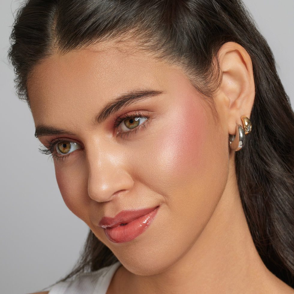 Model wearing BY TERRY Starlight Glow CC Highlighter in Fairy Light