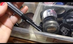 ::Live Video:: la mia postazione make-up (quasi ordinata)