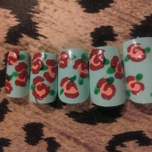 http://etsy.com/shop/JennysObsession
12 predesigned nails for just $4