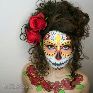I love the sugarskull Facepaint it is one of my favorite looks for Halloween! !