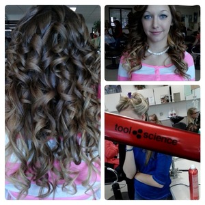 Curls made by ME ! I did this with the tool science straightener. Its not hard but some people have problems with curling the hair. I hope took like it !
