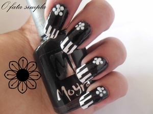 http://o-fata-simpla.blogspot.ro/2013/05/challenge-19-black-white-nails.html