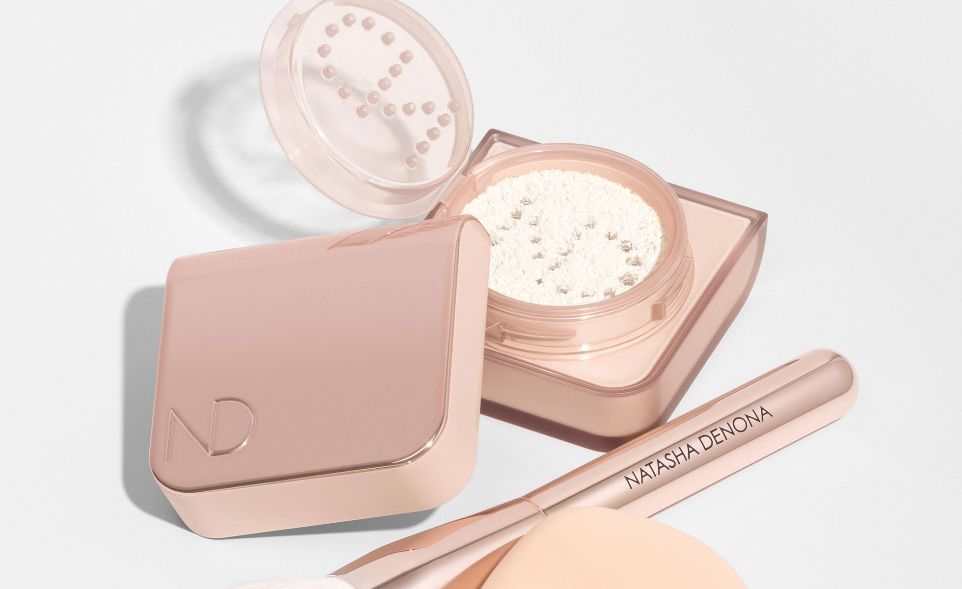 Natasha Denona HY-GLAM Setting Powder. Image courtesy of Natasha Denona Natasha Denona HY-GLAM Setting Powder. Image courtesy of Natasha Denona