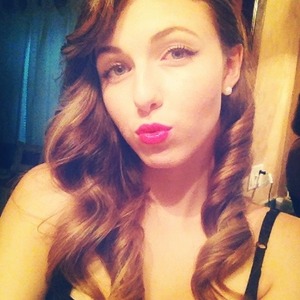 Fresh twist on the typical pinup look. Bouncy brushed out curls with a muted cat eye and a hot pink lip sheen. 