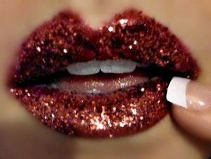 glitter lips .. this wass soo easy to do :)