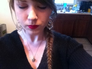 I love this simple yet elegant style for everyday. French fishtail, funky jewelry, and a red lip. 