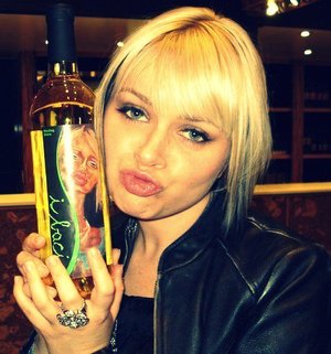 I was in Niagara Falls at a wine tour and found a bottle of wine that had a picture of a girl who looked just like me!!! The one thing I love in this pic are my lash extensions....oh how I miss them :(