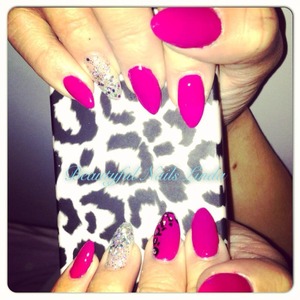 Instagram: allbeauty33
Facebook: Beautyful Nails Linda 