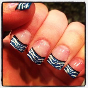 Blue base with white stripes and some glitter to add a touch of sparkle 