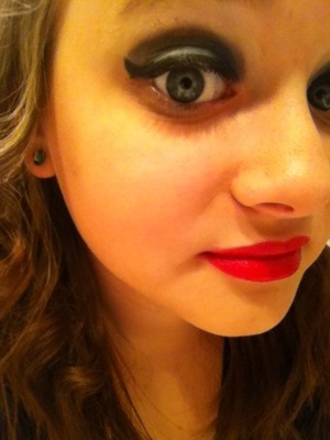 I used the color workshop makeup and revlon grow luscious mascara :D